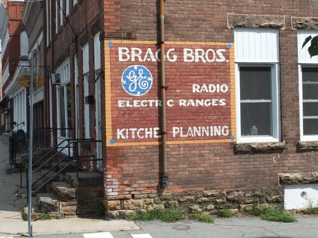 Bragg Brothers historic sign
